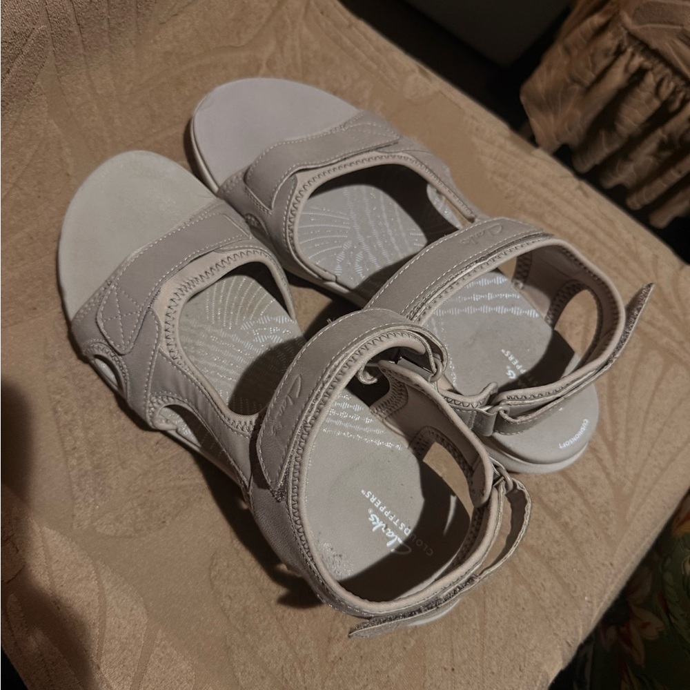 Clarks Women's Sandals - Cream - Picture 13 of 16